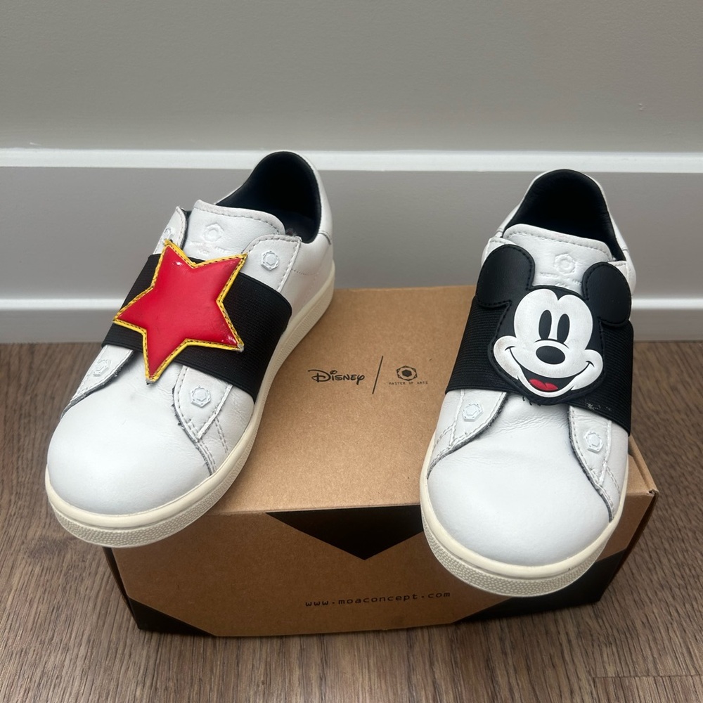 Disney Kids White Sneakers with Mickey Mouse Design (size 33)